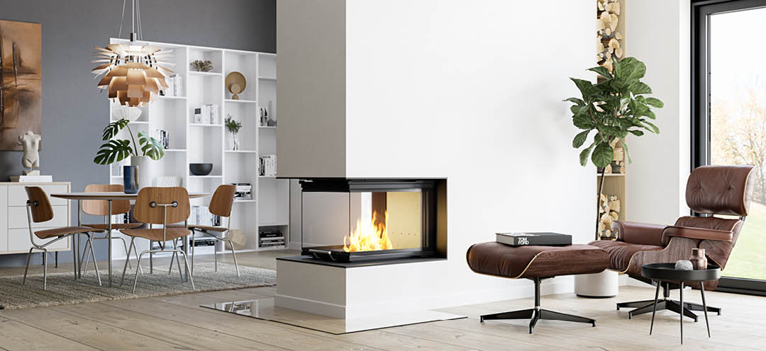 Stor öppen spis Scan 5005 FRL som rumsavdelare med glas på tre sidor och dörr med lyftfunktion i vardagsrum med matsal och blå vägg bakom