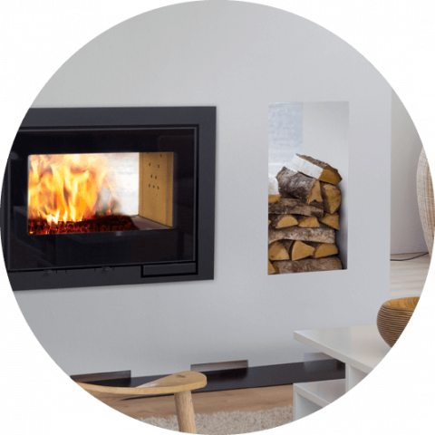 Eldstad med genomsyn Scan DSA 12 i vit kaminram med vednisch